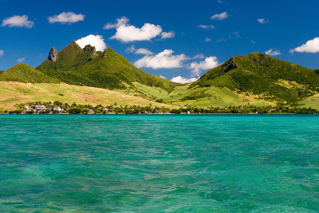 Остров гот. Остров Маврикий природа. Юго Запад Маврикия. Остров Маврикий Семицветные Пески. Маврикий фото пейзажи.